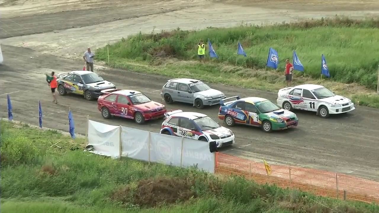 Фанати автокросу з’їхалися на чемпіонат у Дніпрі