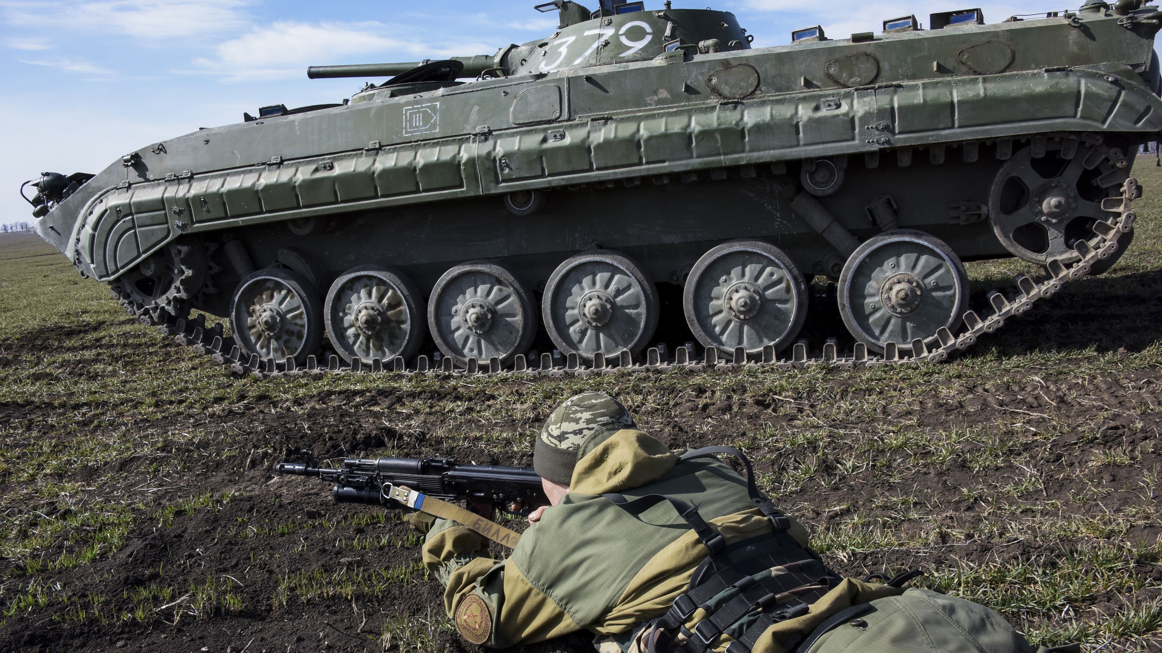 Турчинов: Террористы пытаются прорвать украинскую оборону в районе Бахмутской трассы