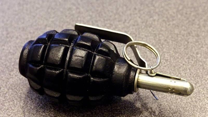 У Києві чоловік з гранатою увірвався у лікарню, погрожуючи підірвати будівлю У Києві чоловік з гранатою увірвався у лікарню, погрожуючи підірвати будівлю