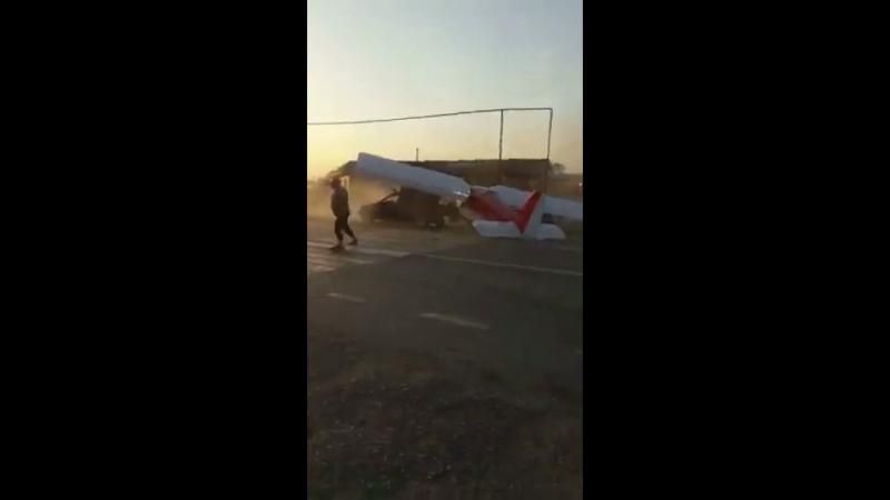 Самолет протаранил машину, взлетая с автотрассы в Чечне: неожиданное видео
