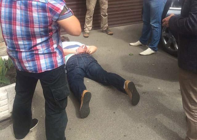 ГПУ спіймала на величезному хабарі арбітражного керуючого та його спільників ГПУ спіймала на величезному хабарі арбітражного керуючого та його спільників