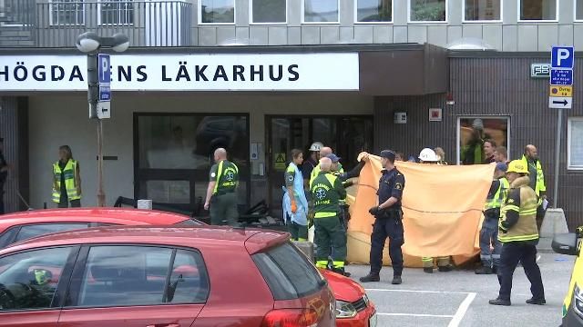 У Швеції пенсіонерка наїхала на натовп пішоходів У Швеції пенсіонерка наїхала на натовп пішоходів