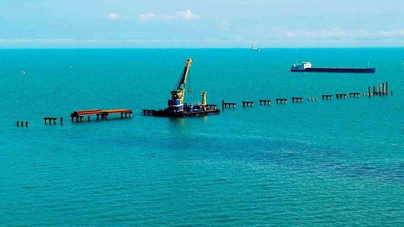Россия запретила движение кораблей и судов через Керченский пролив