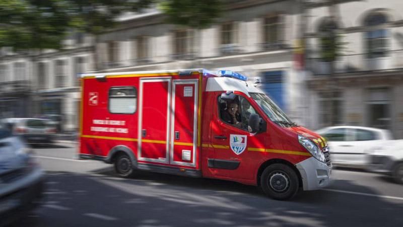 Поблизу Парижа водій в'їхав у натовп солдат: є багато поранених Поблизу Парижа водій в'їхав у натовп солдат: є багато поранених