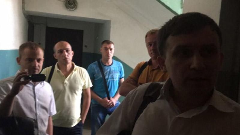 СБУ проводить обшук в редакції "Страна.ua" та в квартирах журналістів СБУ проводить обшук в редакції "Страна.ua" та в квартирах журналістів