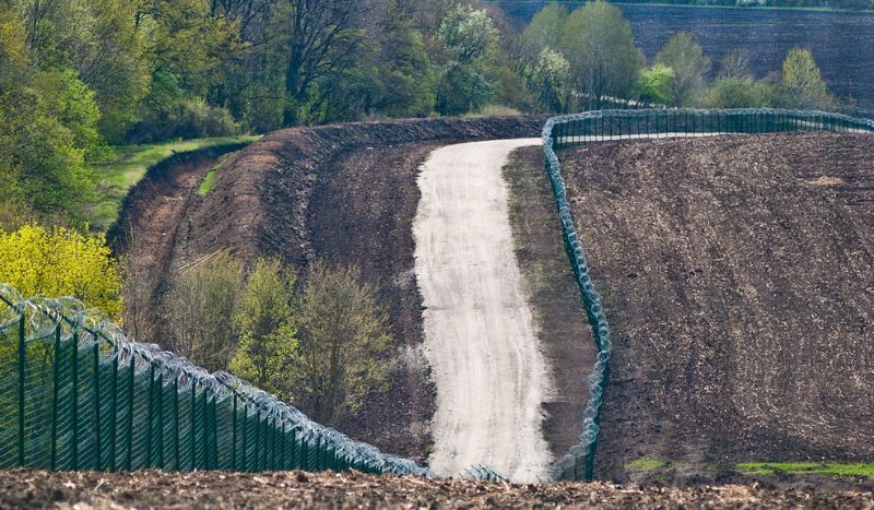 К хищению 16 миллионов гривен из бюджета "Стены" причастны надзиратели за проектом
К хищению 16 миллионов гривен из бюджета "Стены" причастны надзиратели за проектом