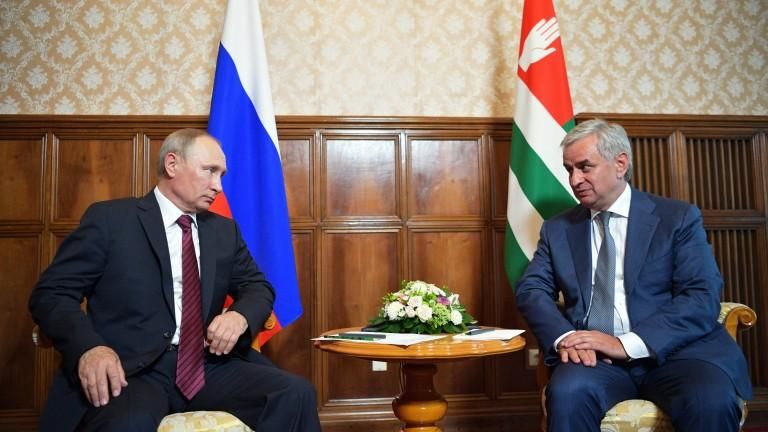 НАТО и Грузия осудили циничный визит Путина в оккупированную Абхазию НАТО и Грузия осудили циничный визит Путина в оккупированную Абхазию