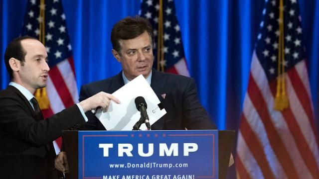 В доме экс-руководителя штаба Трампа провели обыск агенты ФБР В доме экс-руководителя штаба Трампа провели обыск агенты ФБР