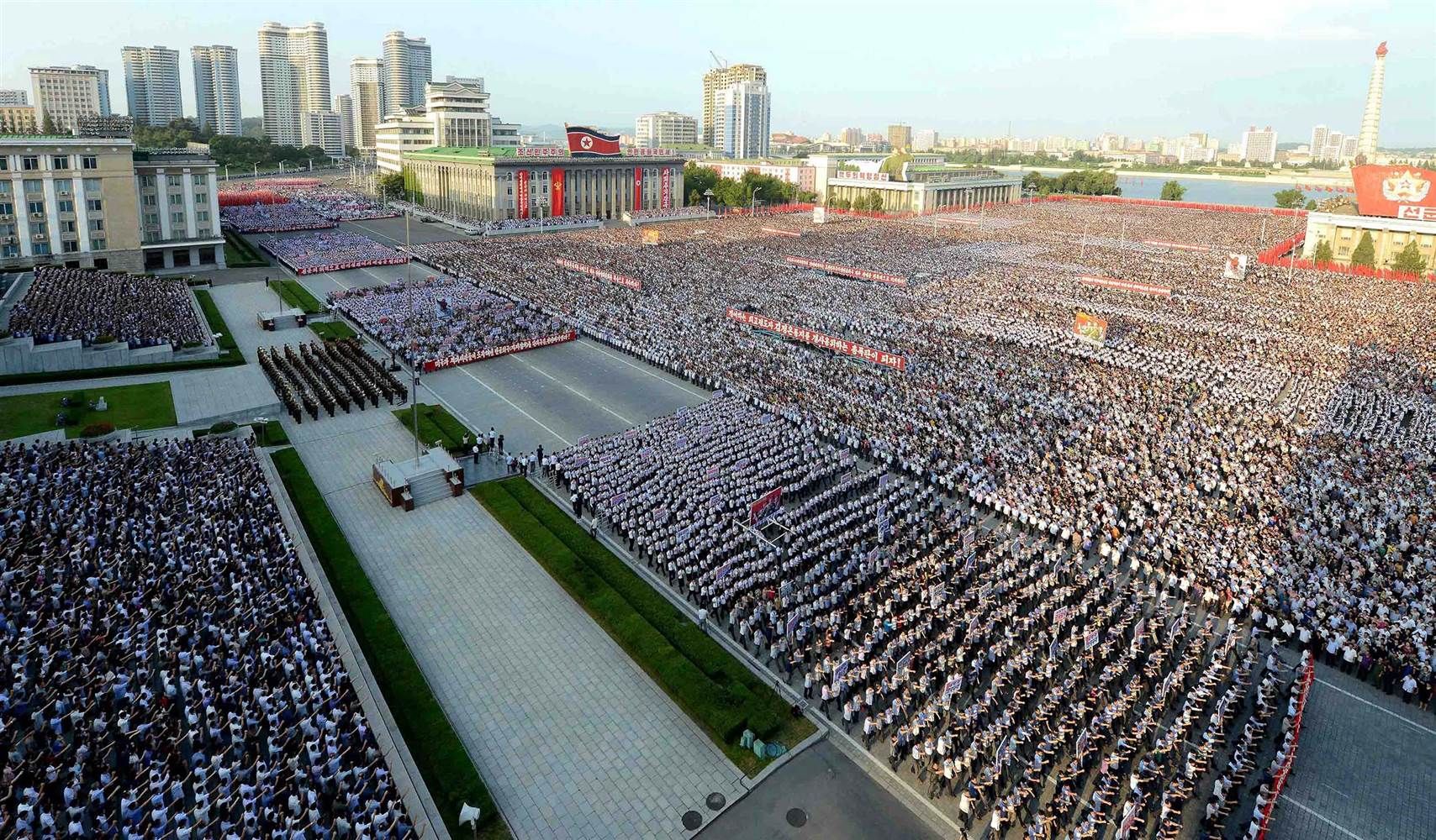В Пхеньяне согнали многотысячный митинг против санкций ООН