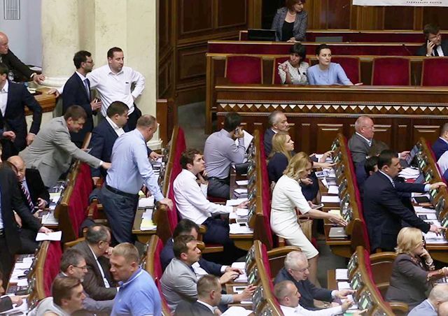 Депутати більше не зможуть кнопкодавити: в Раді встановлять спеціальне обладнання Депутати більше не зможуть кнопкодавити: в Раді встановлять спеціальне обладнання