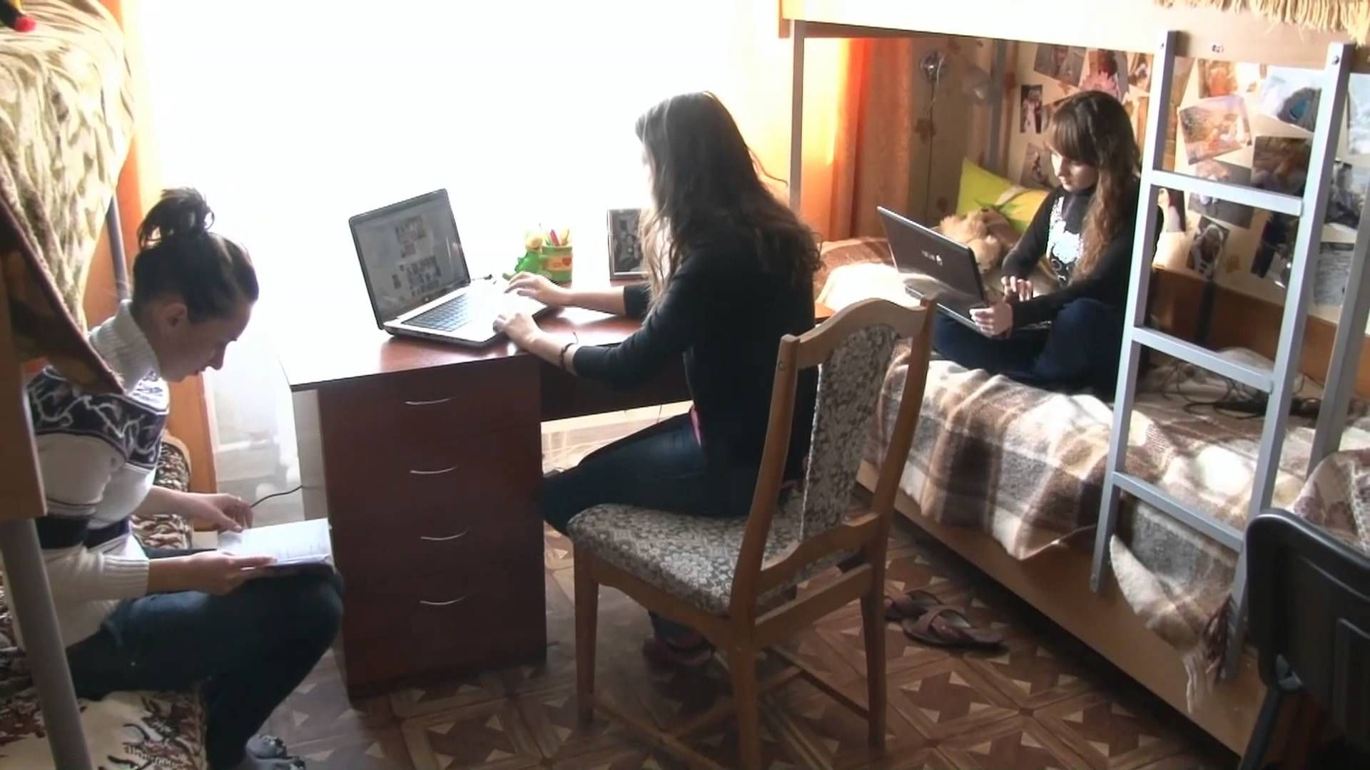 Першокурсникам українських вишів бракує місць у гуртожитках Першокурсникам українських вишів бракує місць у гуртожитках