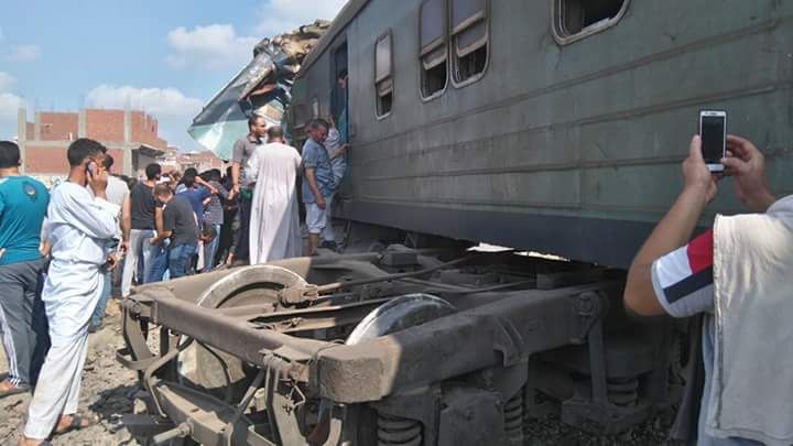 Жахлива аварія на залізниці в Єгипті: десятки загиблих і поранених – перші фото