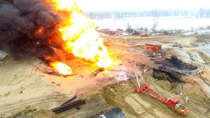 У Росії на нафтовій свердловині сталася шалена пожежа: постраждали українці У Росії на нафтовій свердловині сталася шалена пожежа: постраждали українці