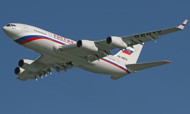 Літак Путіна здійснив дивні маневри над Кримом Літак Путіна здійснив дивні маневри над Кримом