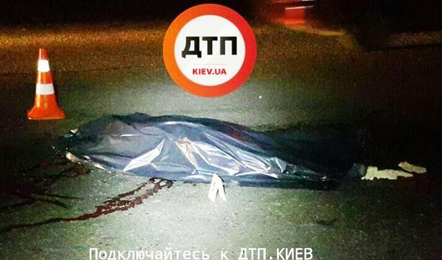 Смертельная авария в Киеве: пешехода сбили сразу два автомобиля