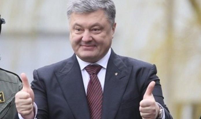 В АП сообщили, сколько Порошенко потратил денег на командировки