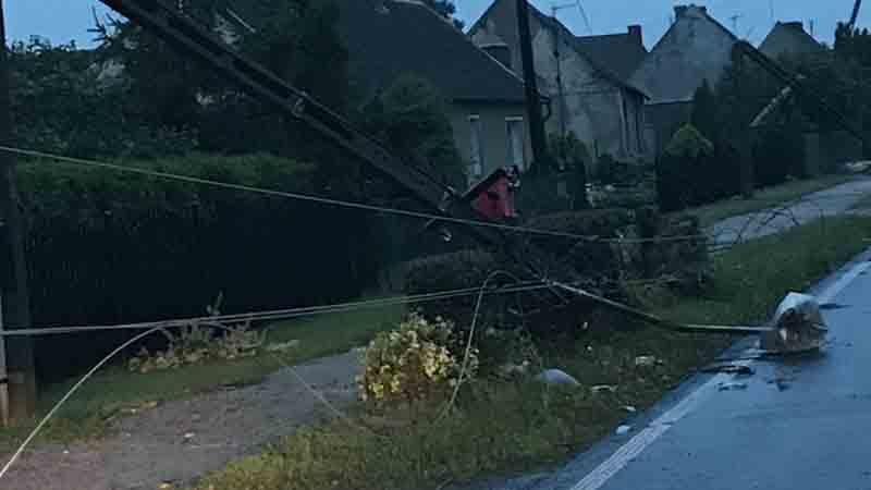 Смертельная непогода в Польше: жуткие фото разрушений Смертельная непогода в Польше: жуткие фото разрушений