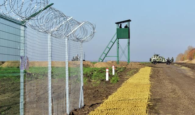 Критика проекту "Стіна" виходить від п'ятої колони Кремля, – політолог Критика проекту "Стіна" виходить від п'ятої колони Кремля, – політолог