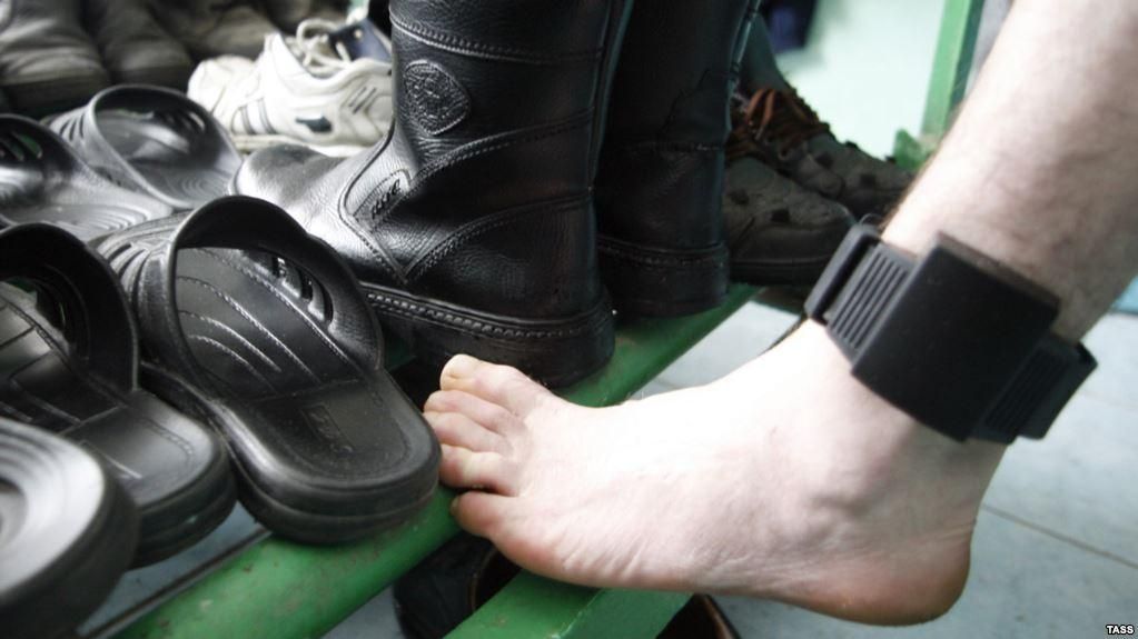 Як можновладці живуть 24 години з електронним браслетом на нозі Як можновладці живуть 24 години з електронним браслетом на нозі