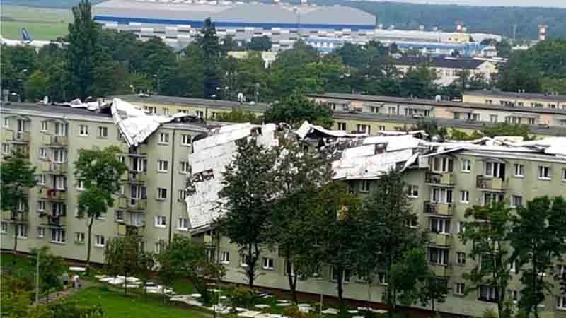 Збільшилась кількість загиблих та поранених внаслідок буревію в Польщі Збільшилась кількість загиблих та поранених внаслідок буревію в Польщі