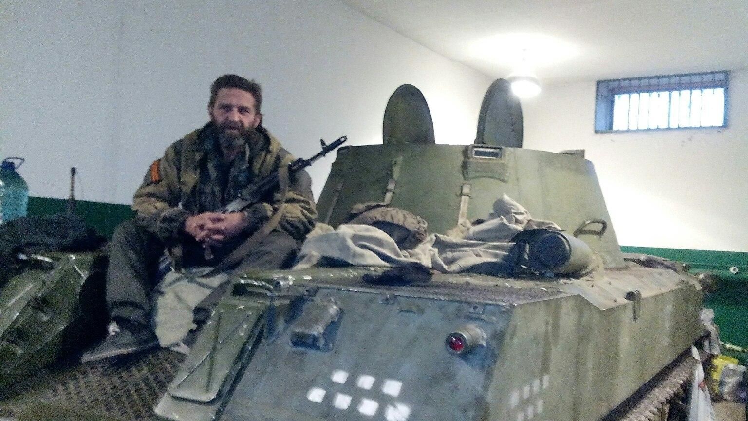 Террорист, что топтал украинский флаг, умер на Донбассе Террорист, что топтал украинский флаг, умер на Донбассе