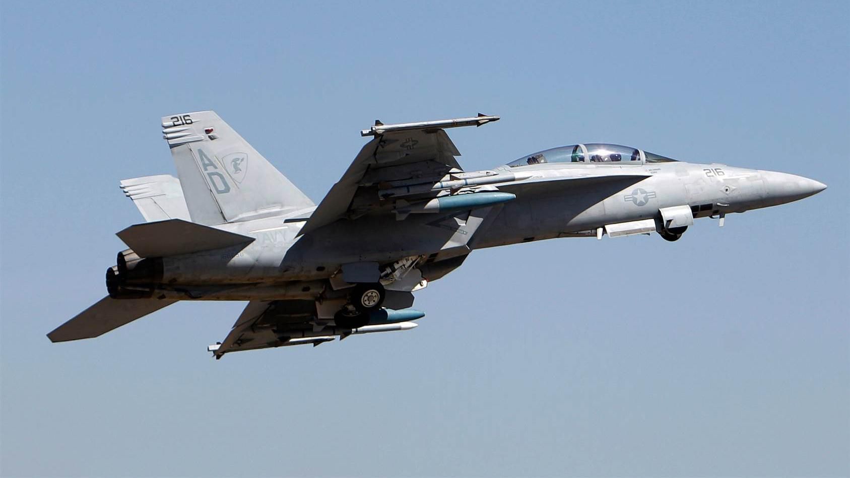 Американський винищувач ледь не розвалився під час посадки: красномовне відео Американський винищувач ледь не розвалився під час посадки: красномовне відео