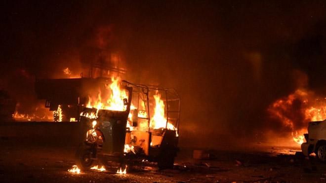 Боевики ИГИЛ устроили кровавый теракт в Пакистане: фото трагедии Боевики ИГИЛ устроили кровавый теракт в Пакистане: фото трагедии