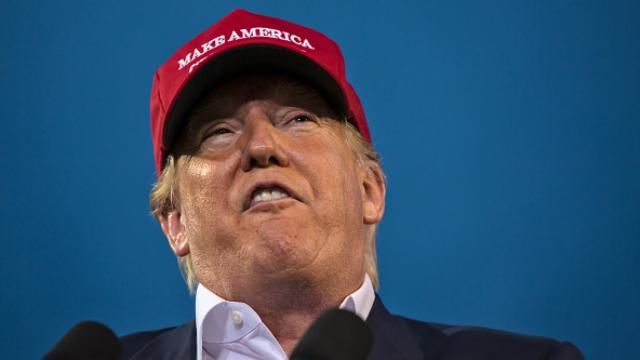 Посмотри в зеркало, – мэр Шарлотсвилля обвиняет Трампа в кровавых беспорядках Посмотри в зеркало, – мэр Шарлотсвилля обвиняет Трампа в кровавых беспорядках