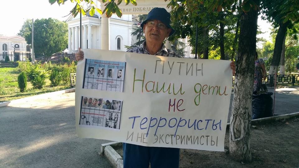 Затриманих літніх людей у Криму відпустили, на одного чекає суд