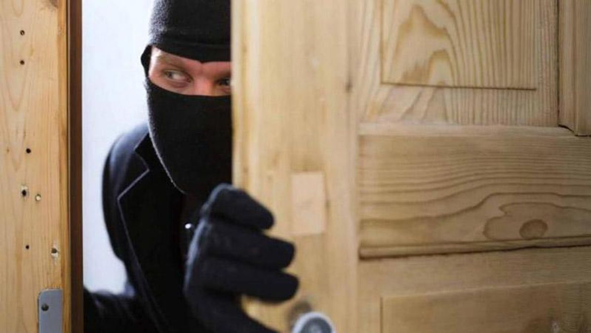 Перед ограблением злоумышленники напали на семью в Киеве: пострадали дети Перед ограблением злоумышленники напали на семью в Киеве: пострадали дети