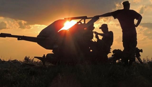 Боевики ранили нескольких бойцов АТО: украинские военные ударили на поражение противника Боевики ранили нескольких бойцов АТО: украинские военные ударили на поражение противника