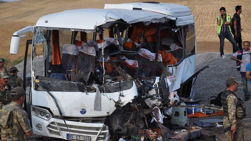У Туреччині кран впав на пасажирський автобус: є жертви