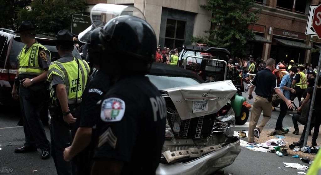 Взрыв гнева: западные СМИ о причинах и виновниках насилия в Шарлотсвилле Взрыв гнева: западные СМИ о причинах и виновниках насилия в Шарлотсвилле