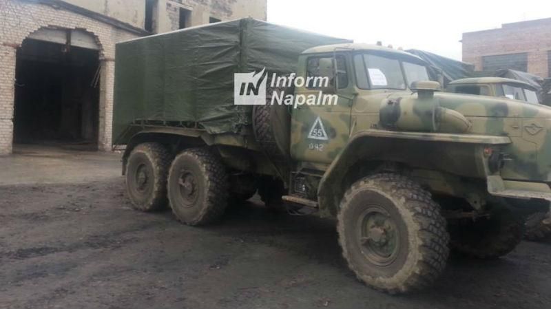 Волонтеры показали, как российские оккупанты маскируют свои "Грады" Волонтеры показали, как российские оккупанты маскируют свои "Грады"