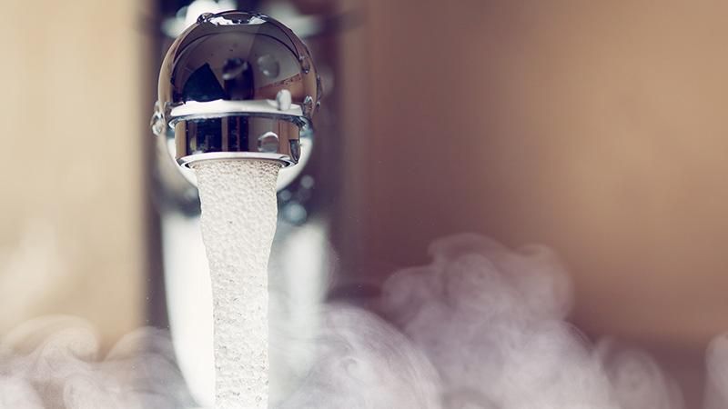 Гаряча вода в Києві знову подорожчала: нові тарифи Гаряча вода в Києві знову подорожчала: нові тарифи