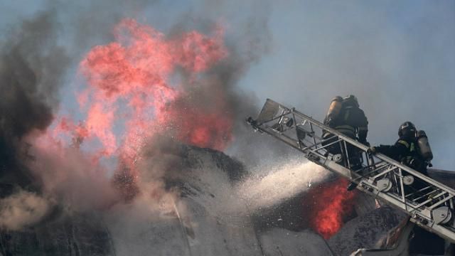 У центрі Москви загорівся житловий будинок