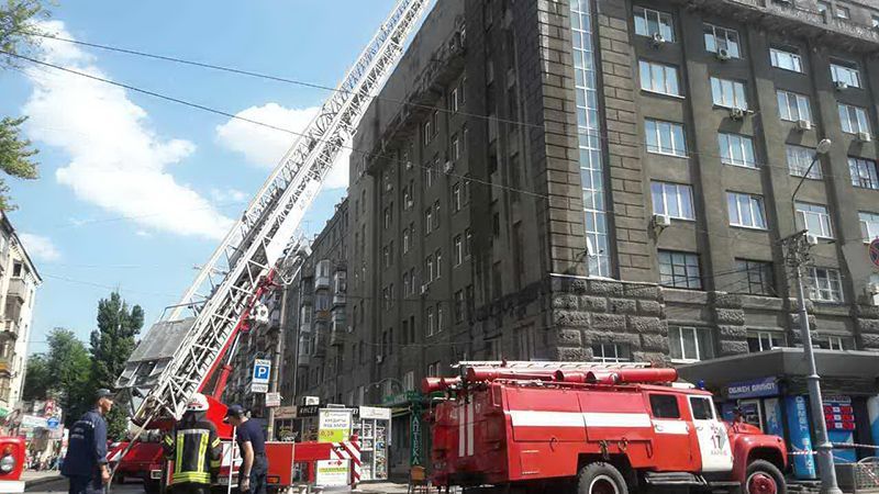 В Харькове загорелся дом напротив вокзала: появилось видео