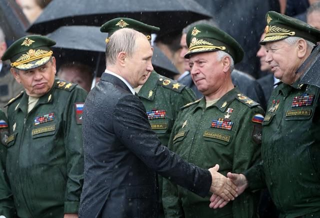 Путин сократит расходы на оборону России в 2018 году