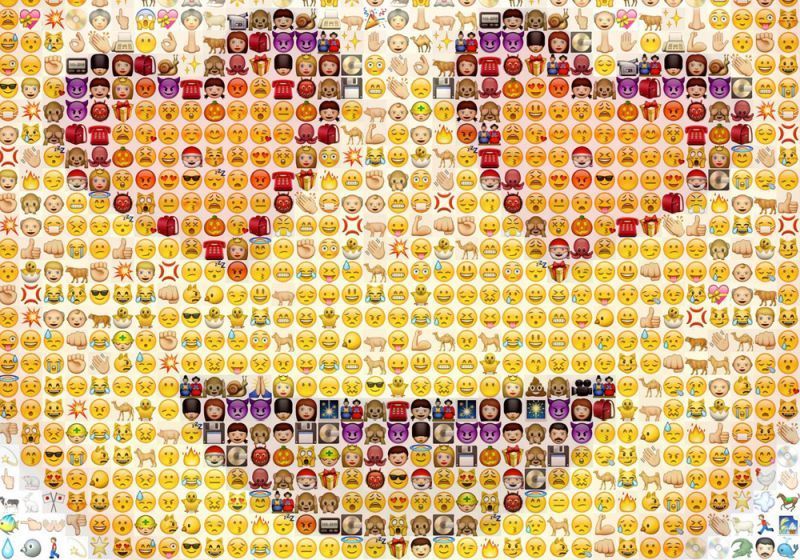 Вчені дослідили вплив емодзі з посмішками на робоче спілкування: неочікуваний результат

