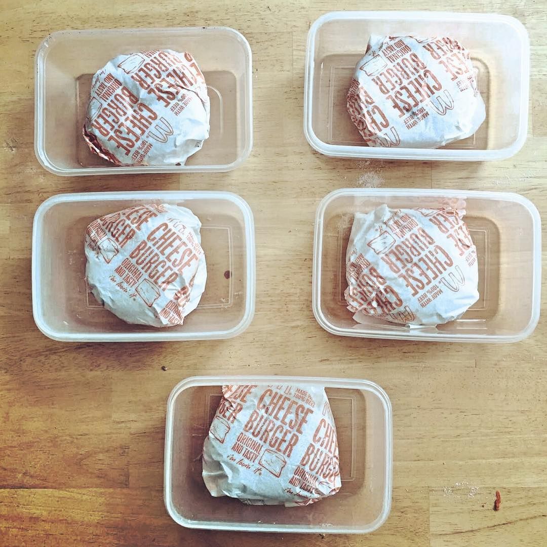 Ответ фитоняшкам: мужчина публикует забавные фото о здоровом образе жизни Ответ фитоняшкам: мужчина публикует забавные фото о здоровом образе жизни