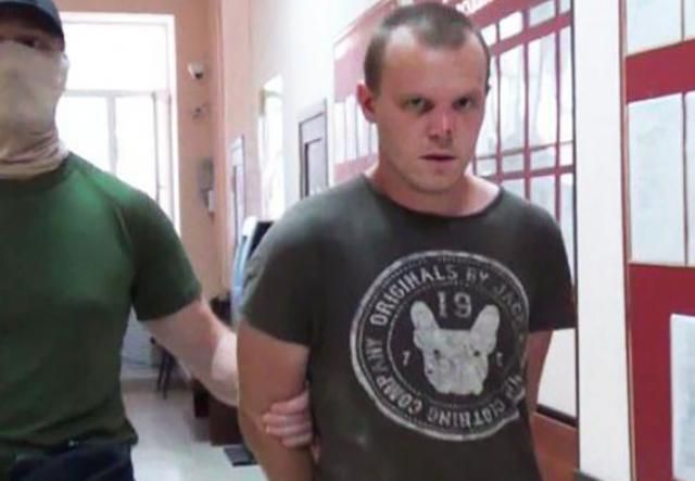Розбитий ніс і садна, – матір затриманого у Криму "агента СБУ" заявила про тортури над сином