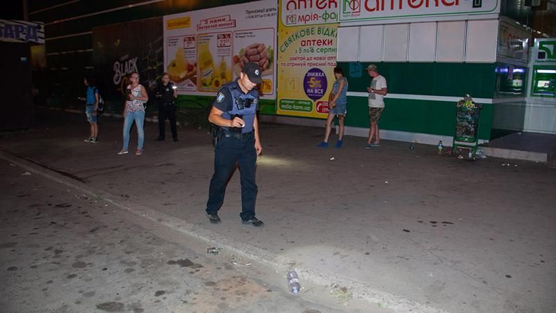 Неизвестный открыл стрельбу в Днепре: есть раненые Неизвестный открыл стрельбу в Днепре: есть раненые