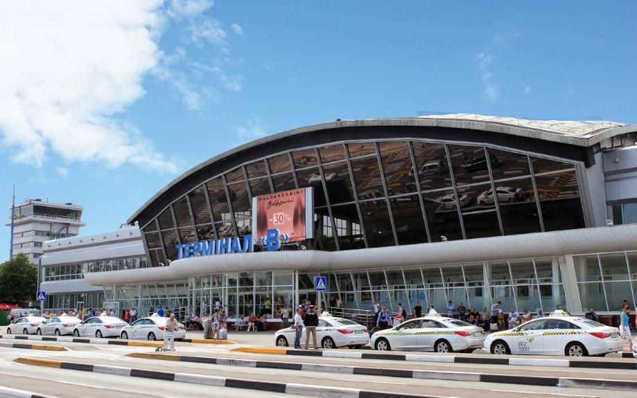 Україна не впустила матір чоловіка, який допомагає воїнам Україна не впустила матір чоловіка, який допомагає воїнам