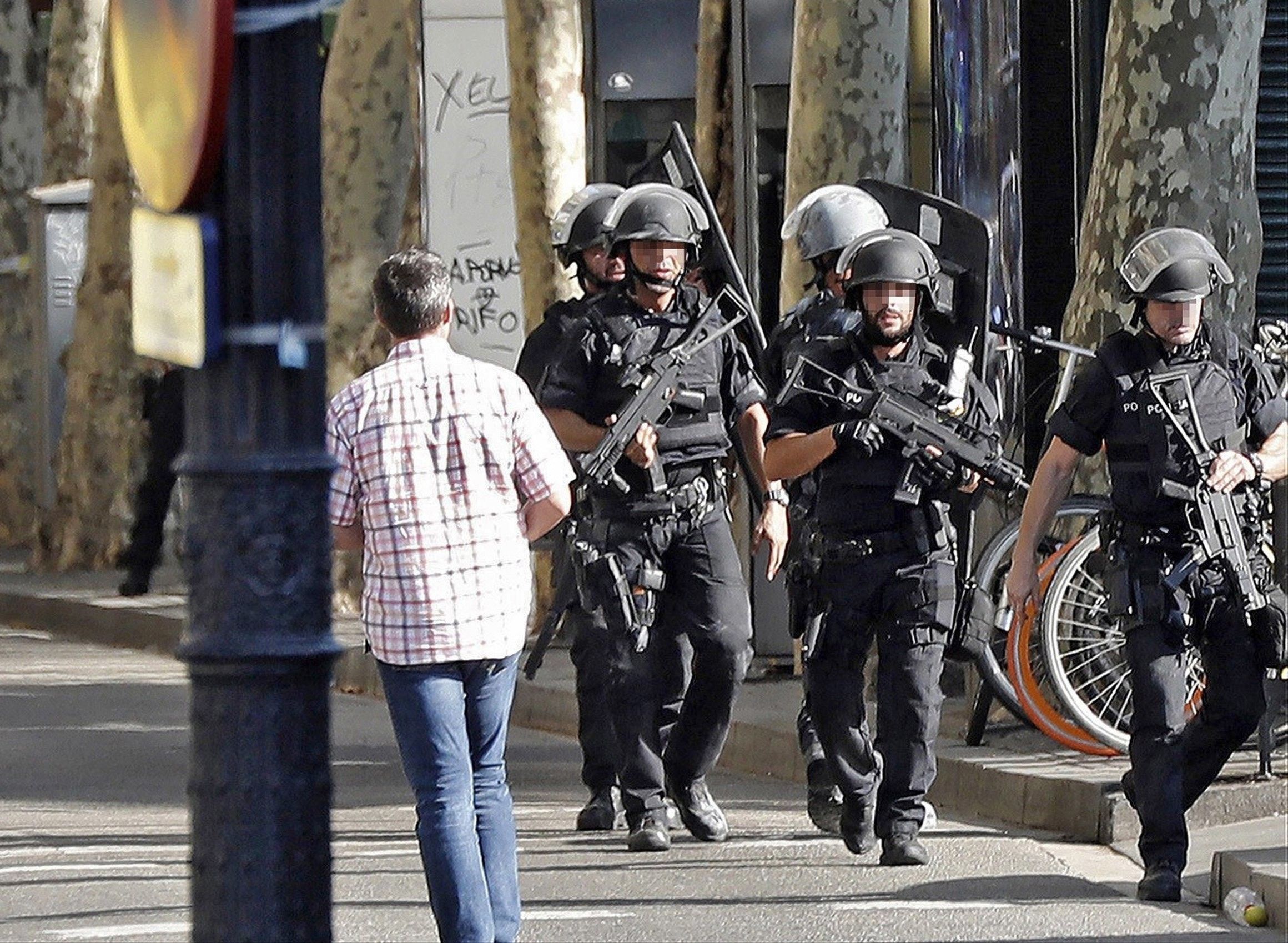 Теракт в Барселоне выявил ограниченность мер безопасности в стране, – The Wall Street Journal