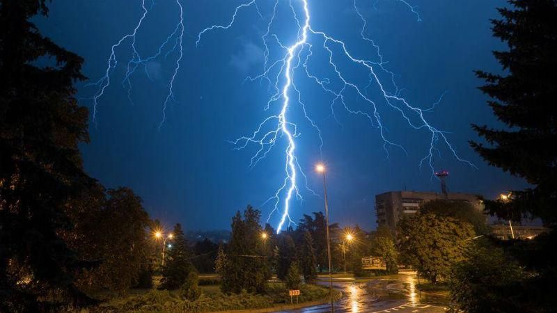 Украинцев предупреждают о шторме