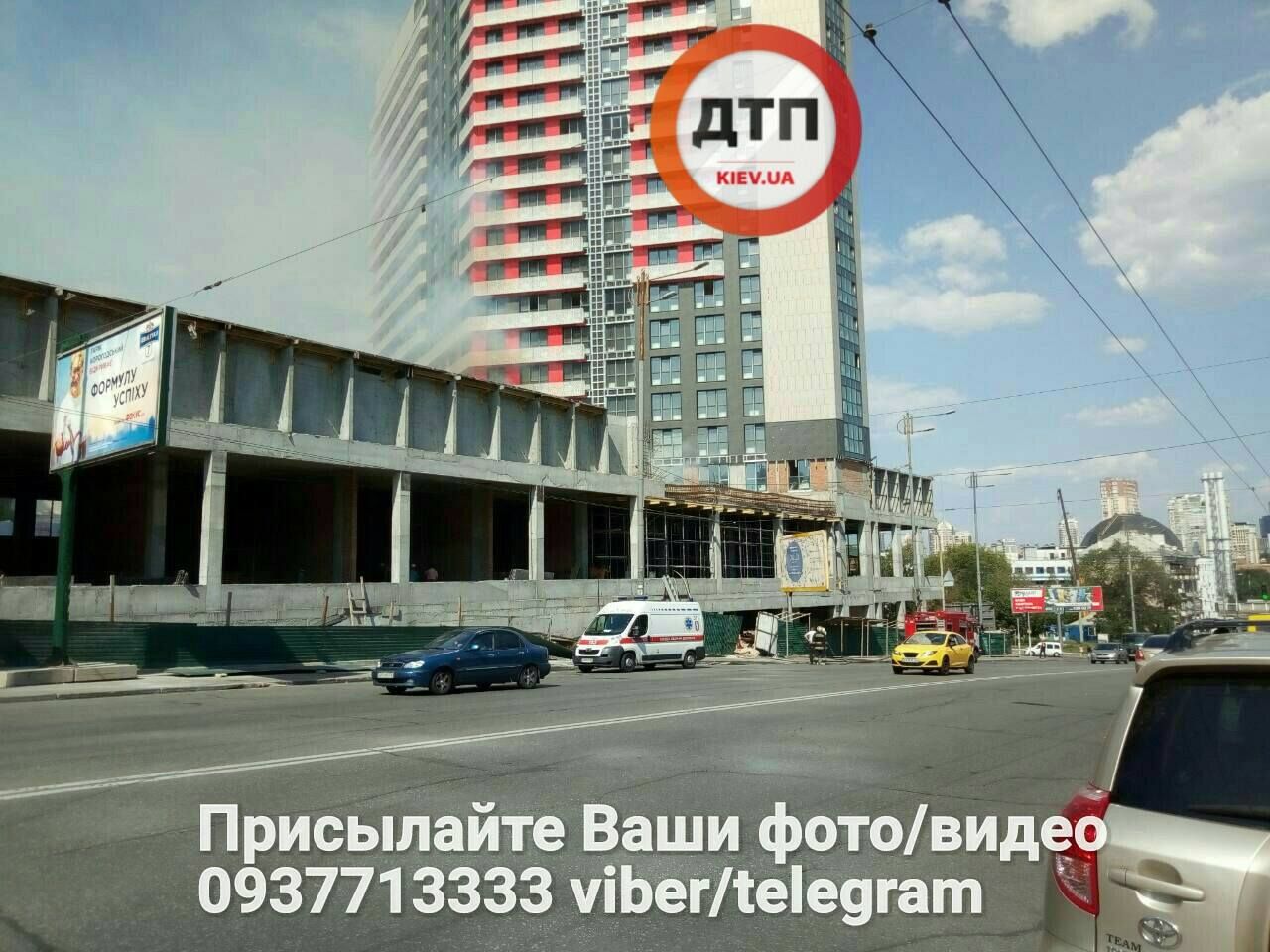 У Києві горить новобудова: фото У Києві горить новобудова: фото