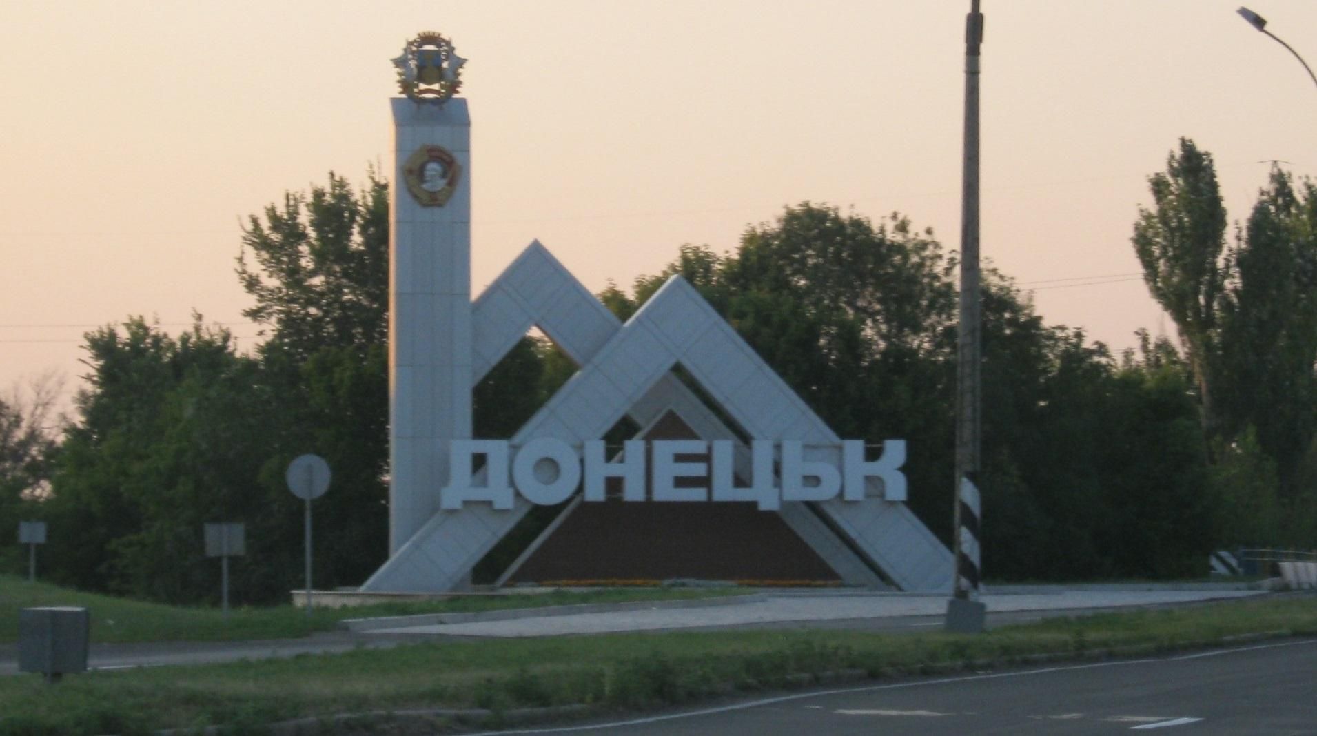 В Донецке взорвалась машина, начиненная ворованным оружием, – штаб АТО В Донецке взорвалась машина, начиненная ворованным оружием, – штаб АТО