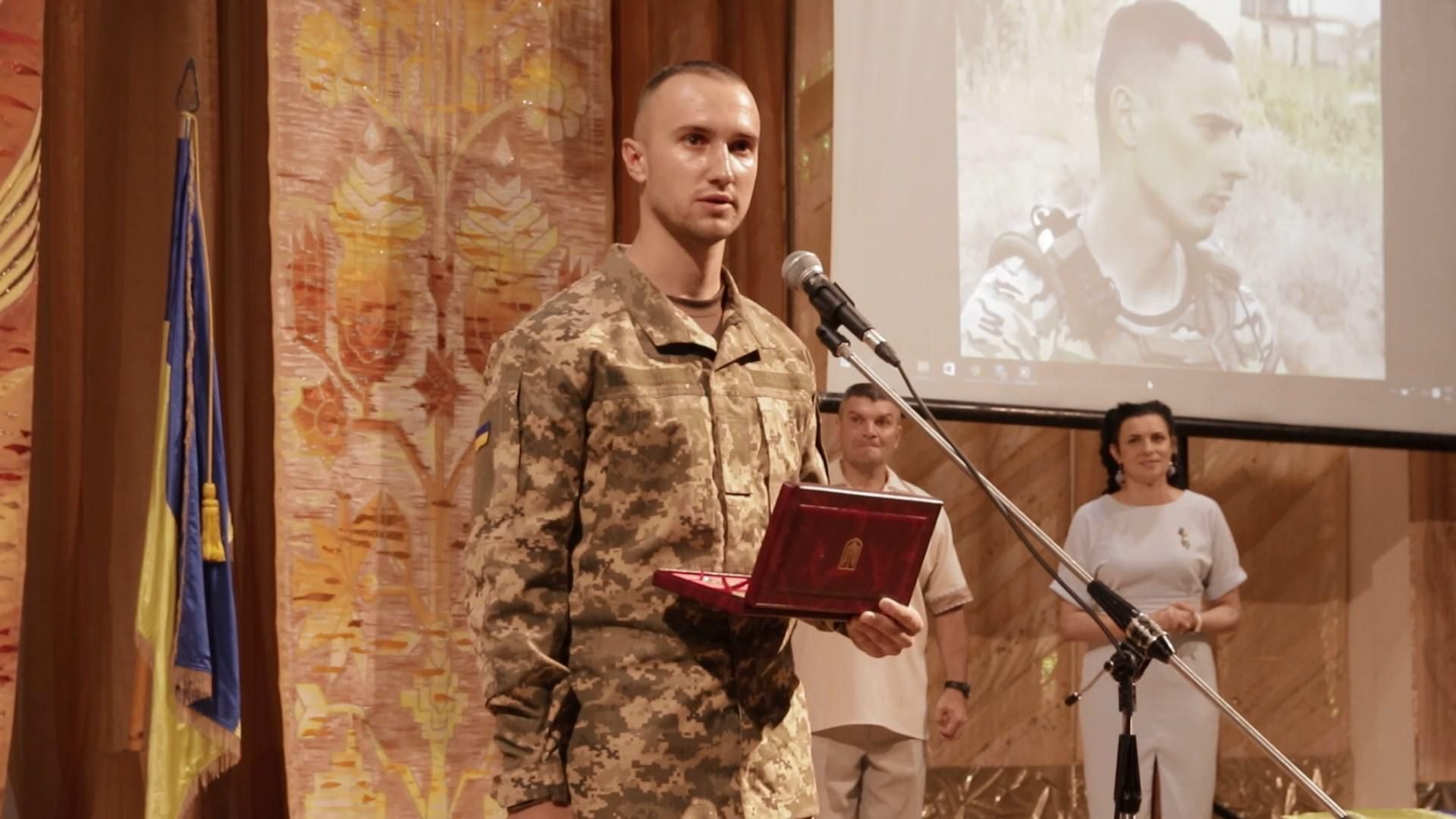 Легендарний офіцер 72-ої механізованої бригади отримав почесний орден 