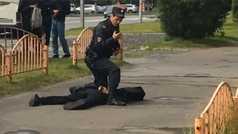 Різанина у російському Сургуті: потерпілий вказав на промовисту деталь Різанина у російському Сургуті: потерпілий вказав на промовисту деталь