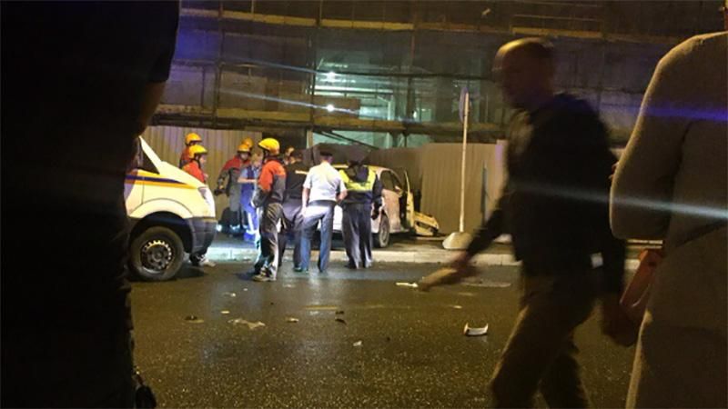 В России автомобиль влетел в толпу людей: есть жертвы В России автомобиль влетел в толпу людей: есть жертвы